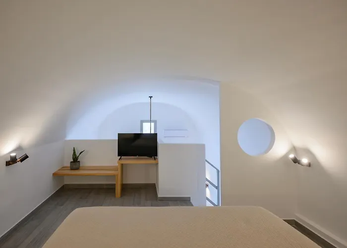 Aegean Diamonds Luxury Monolithos (Santorini)