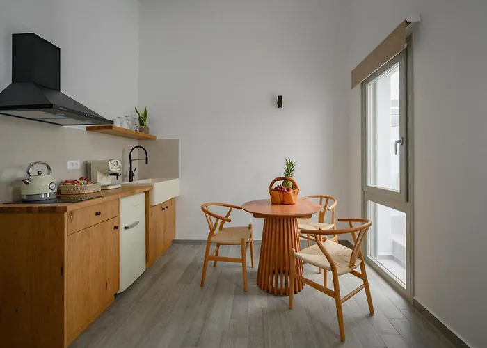 Willa Aegean Diamonds Luxury Monolitos